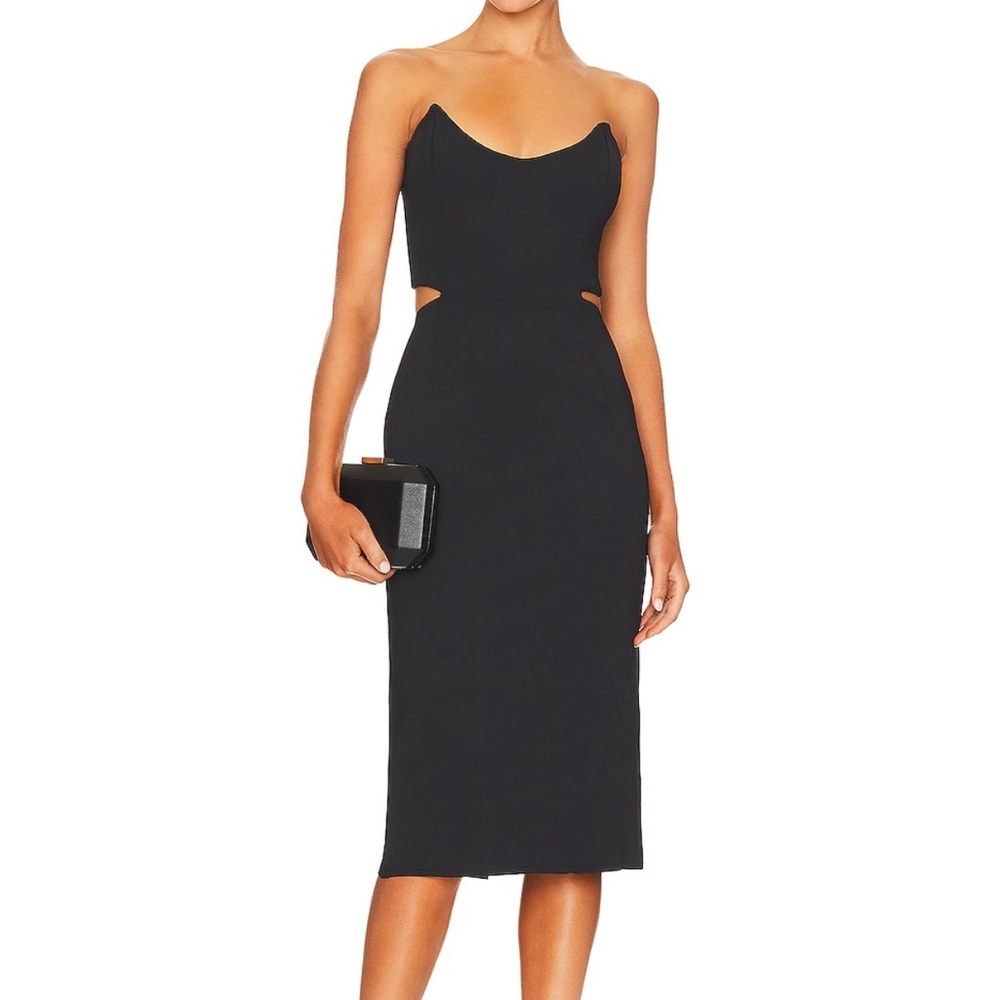 Beautiful midi dress with flattering neckline/cut outs. Size M. Nice material.